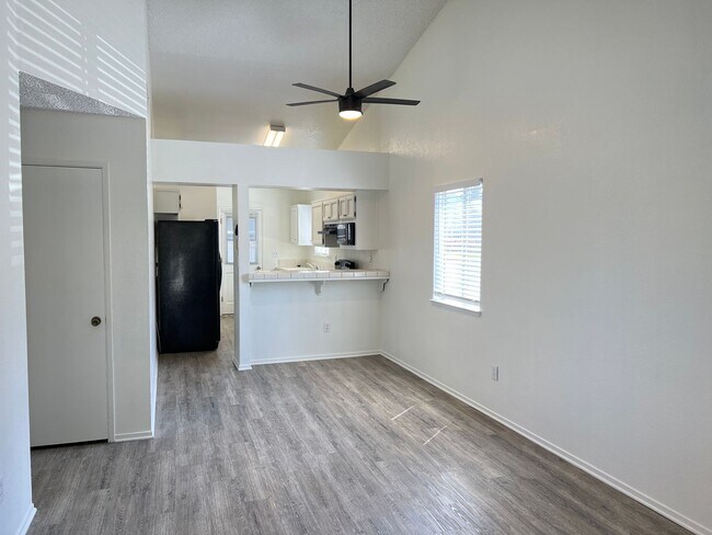 Building Photo - SOUTHWEST BAKERSFIELD **SINGLE STORY**