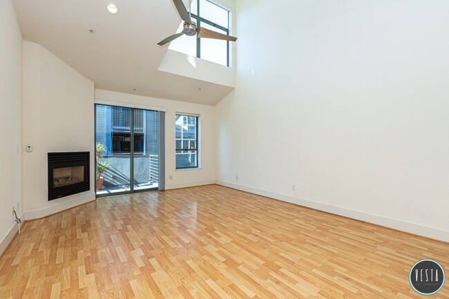 Building Photo - SPACIOUS ARTIST LOFT WITH PRIVATE PATIO & ...