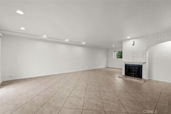 Building Photo - 13861 Vanowen St