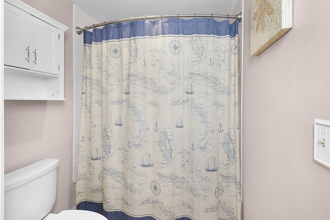 Building Photo - 221 NE Plantation Rd