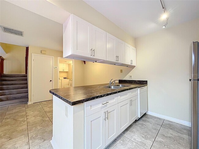 Building Photo - 5271 Coral Ct