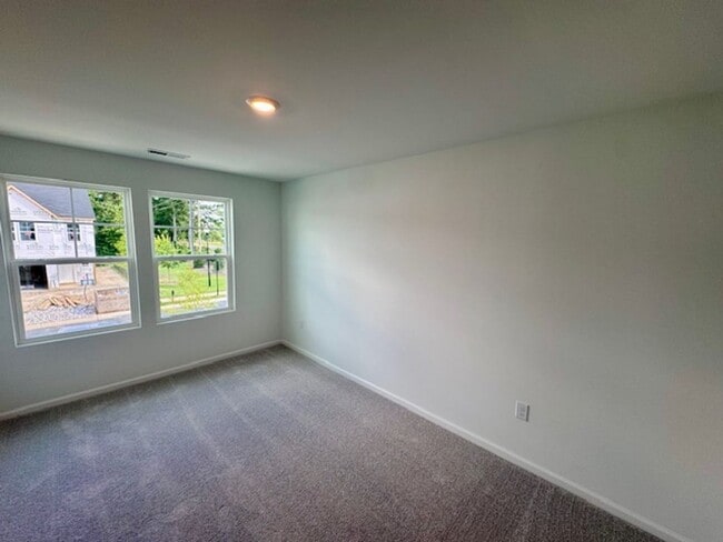 Building Photo - Brand New Townhome!