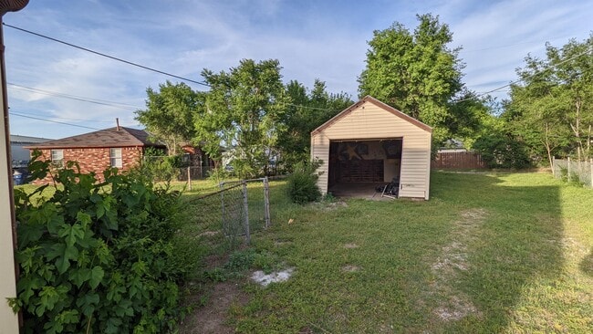 Building Photo - 1632 S Glenn Ave
