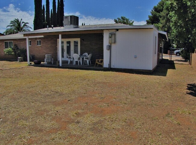 Building Photo - 3BR/2BA w/ central A/C in Sierra Vista, AZ