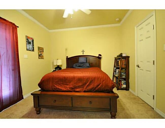 Building Photo - AUGUST 2026 PRE-LEASE! Spacious 1 Bed, 1 B...