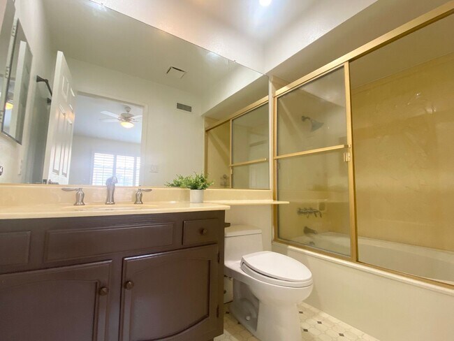 Building Photo - 3-Bedroom Townhome in Prime Calabasas Location