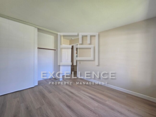 Building Photo - Beautiful 3/2 House - Dogs Negotiable, All New LVT Flooring, Covered Patio and Yard