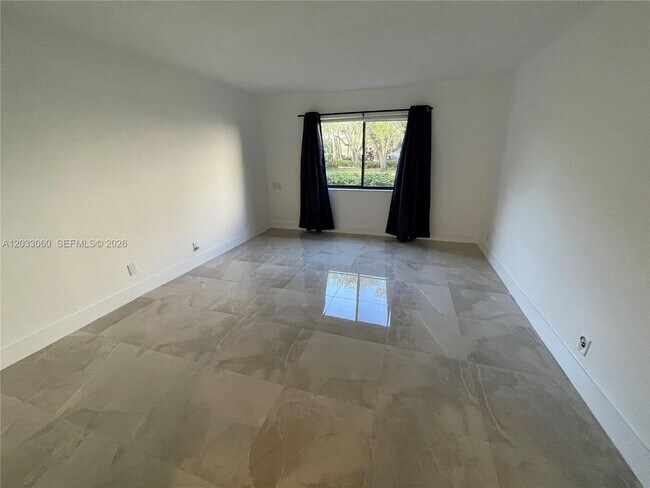 Building Photo - 409 Lakeview Dr