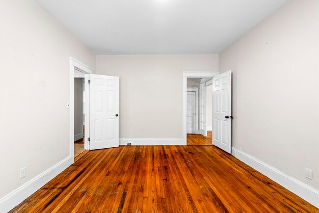 Building Photo - 27 Brinsley St