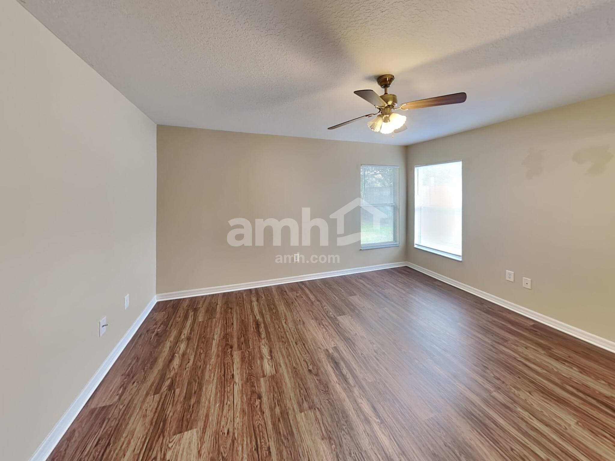 Building Photo - 1322 Lake Idamere Blvd