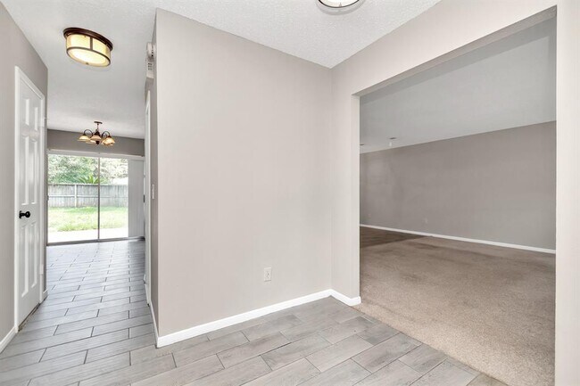 Building Photo - 15918 Pinyon Creek Dr