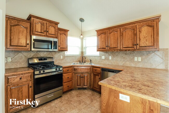 Building Photo - 8700 N Colrain Ct