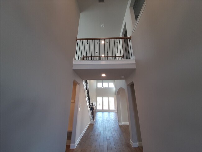 Building Photo - 7575 Pemberley Ct