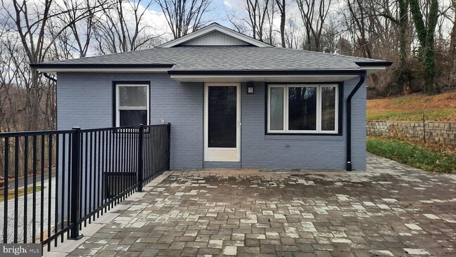 Building Photo - 373 Bowman Rd