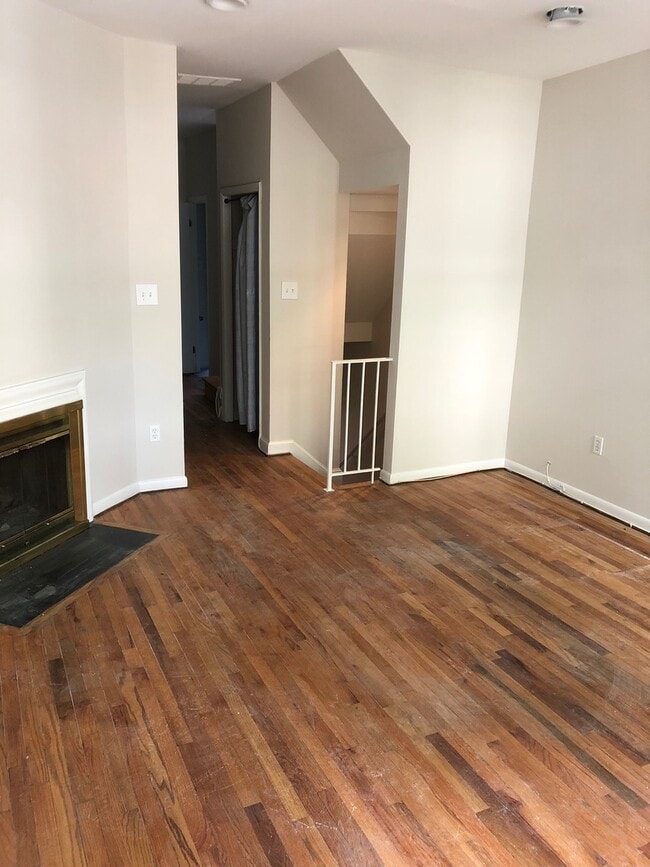 Building Photo - West End Giant