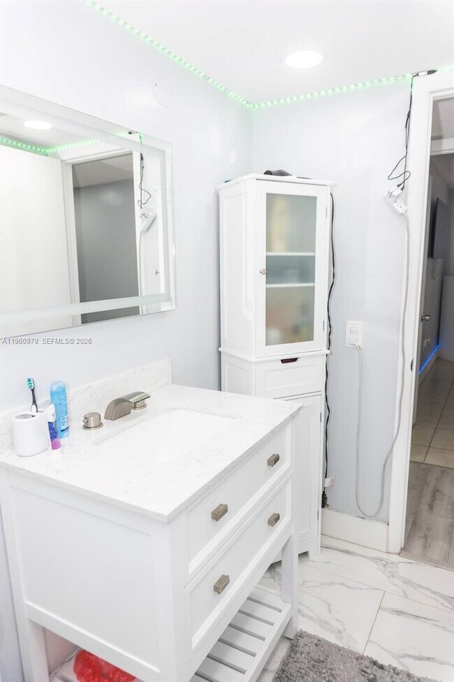 Building Photo - 6190 W 19th Ave