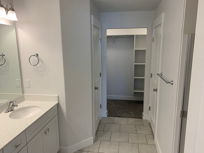 Building Photo - Rodrigues - Hendry Ln