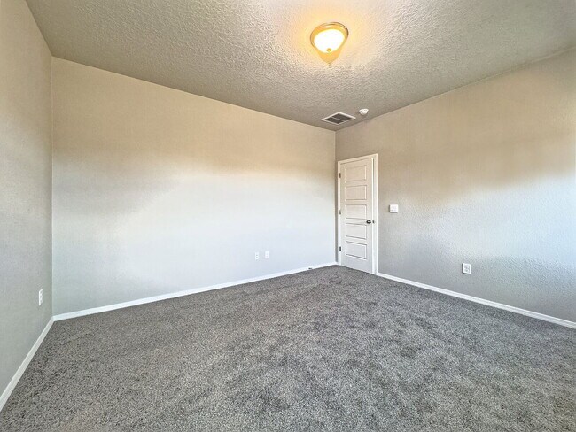 Building Photo - Single Family Home