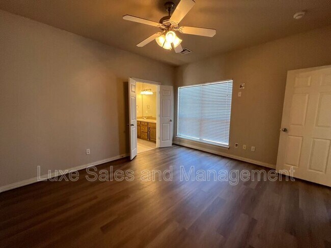 Building Photo - 509 SW 124th Pl