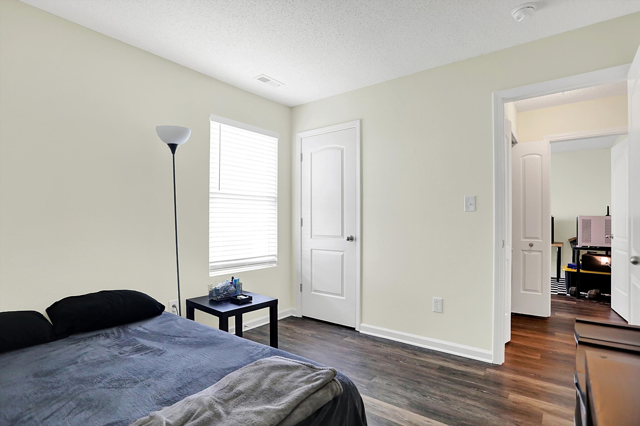 Building Photo - 5549 Wild Horse Dr