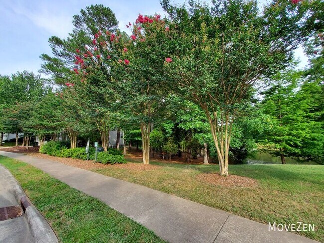 Building Photo - 414 Longford Ct
