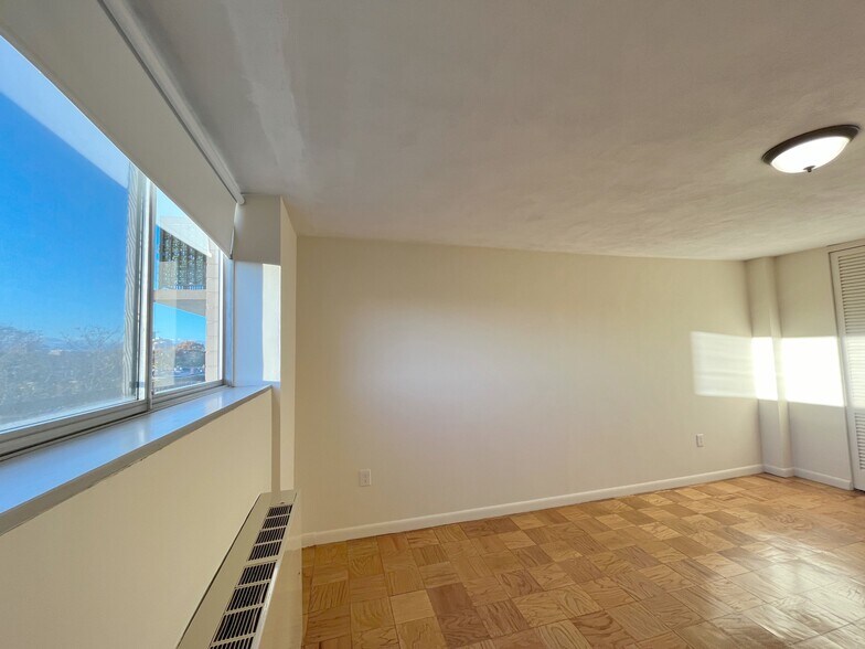Building Photo - 57 Monmouth St