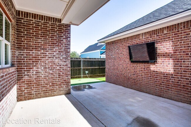 Building Photo - 3 br, 2.5 bath House - 11518 Savannah Avenue