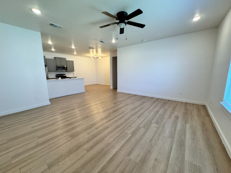 Building Photo - 5707 Kemper St