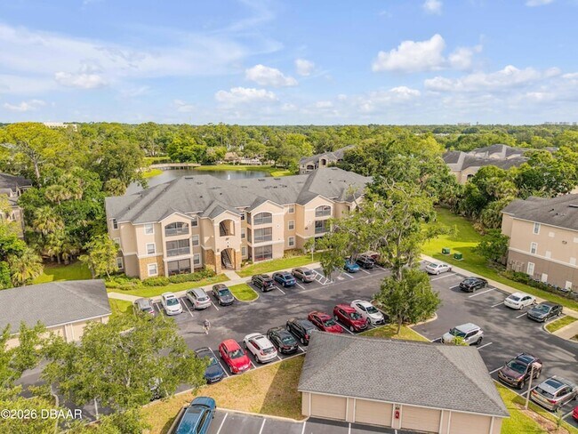Building Photo - 940 Village Trail