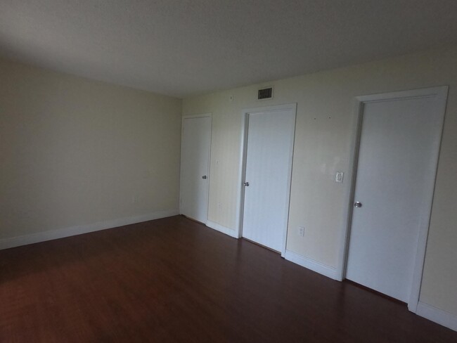 Building Photo - 5200 NW 31st Ave