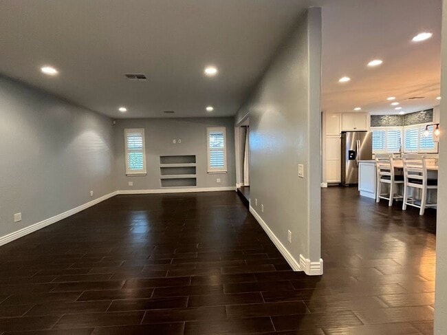 Building Photo - Elegant North Glendale Retreat with Premium Upgrades