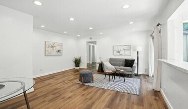 Building Photo - Beautifully Remodeled 2-Bedroom Condo in Mission Valley