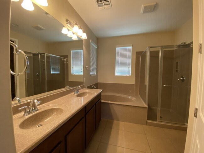 Building Photo - 3726 E Angstead Dr