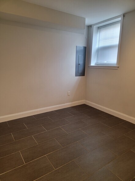 Building Photo - 1237 N 31st St