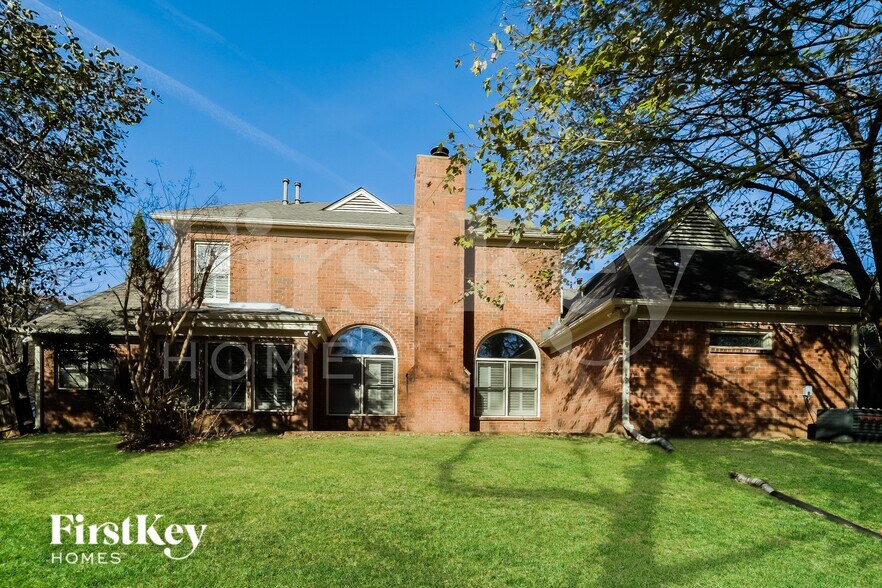 Building Photo - 8995 Country Leaf Cove