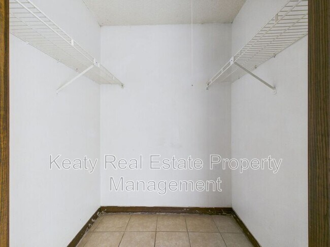 Building Photo - 102 Limoges St