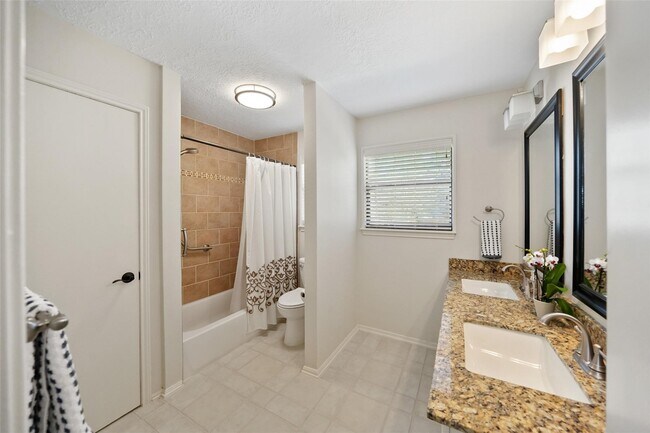 Building Photo - 5 Berrypick Ln