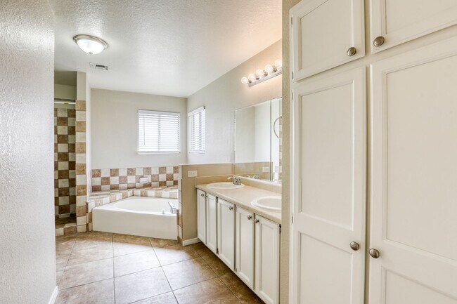 Building Photo - Beautiful 4 bedroom POOL home close to Nellis AFB!