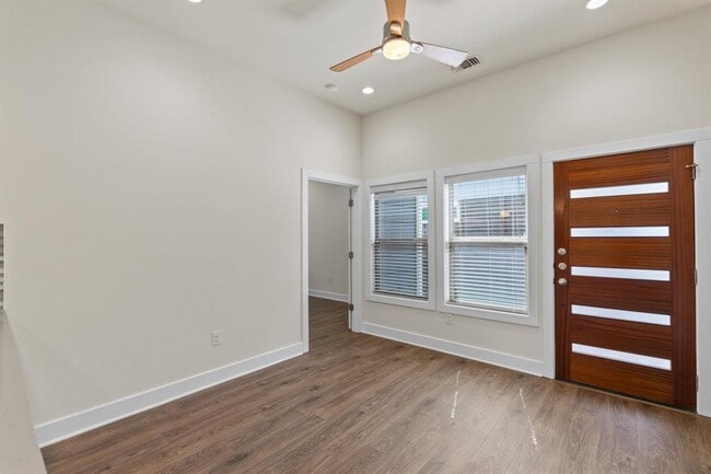 Building Photo - 720 Pedernales St