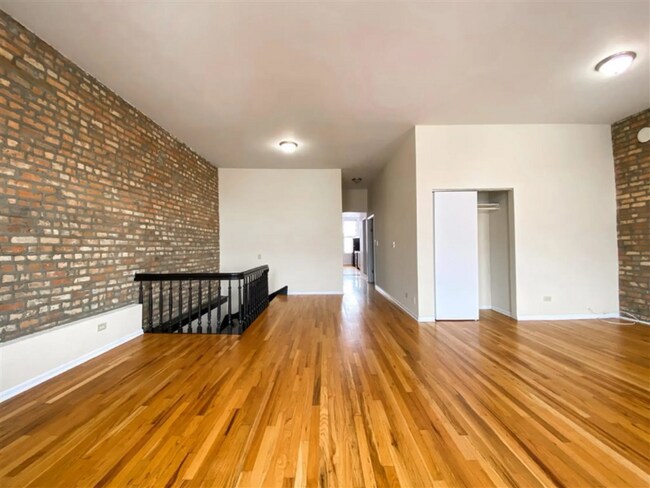 Building Photo - 1509 W Fullerton Ave