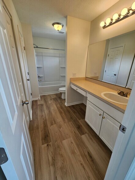 Master Bathroom - 138 Wagnalls Ct