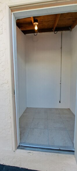 Storage locker - 10011 Maddox Ln