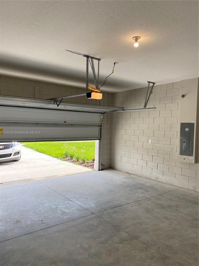 Building Photo - 125 Lake Smart Cir