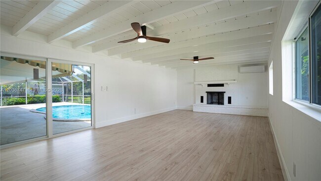 Building Photo - 15340 SW 85th Ave