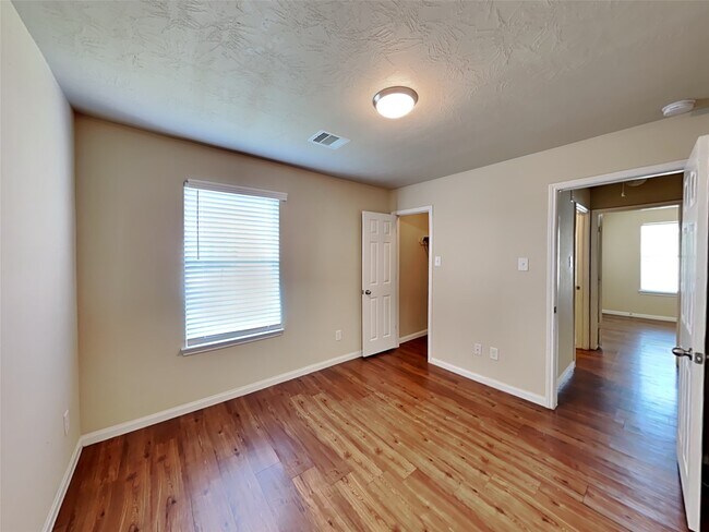 Building Photo - 5923 Stockholm Ct