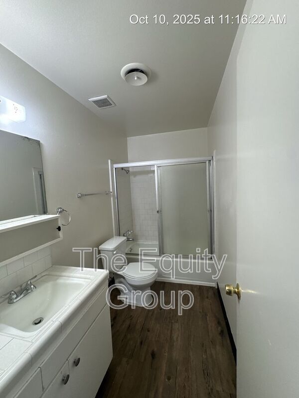 Building Photo - 2837 W Walnut Ave