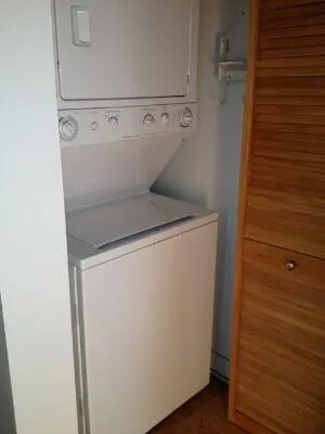 Building Photo - 1346.5 W Estes Ave