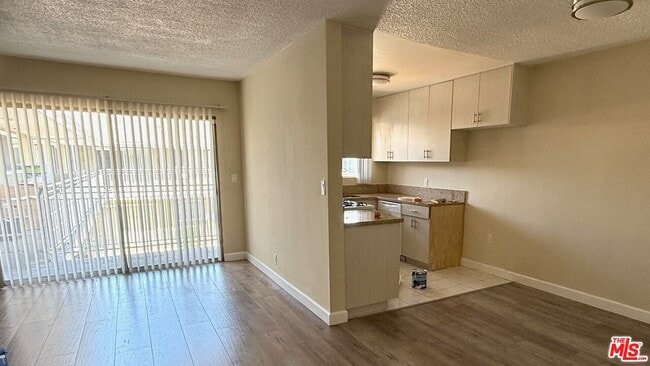 Building Photo - 443 S Wilton Pl