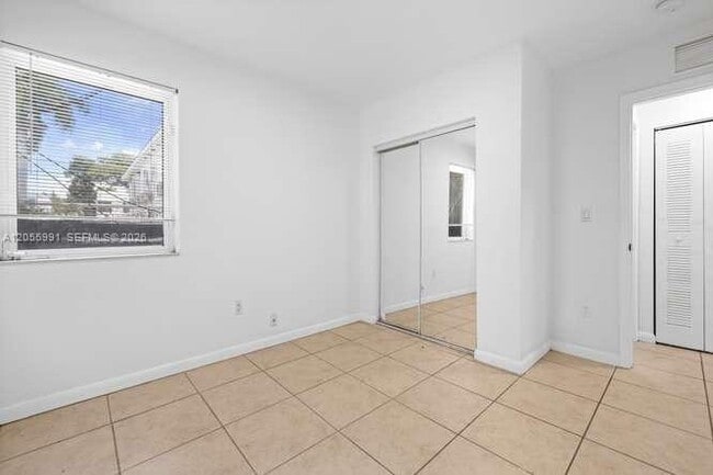 Building Photo - 573 NE 82nd St