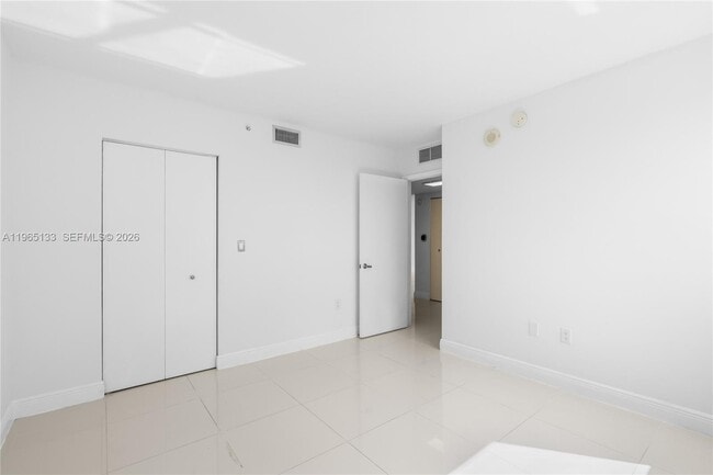 Building Photo - 1861 NW S River Dr